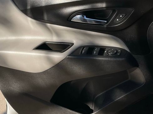 Used 2021 Chevrolet Equinox LS w/ LS Convenience Package image 20