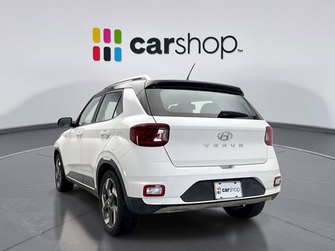 Used 2023 Hyundai Venue Limited FWD image 3
