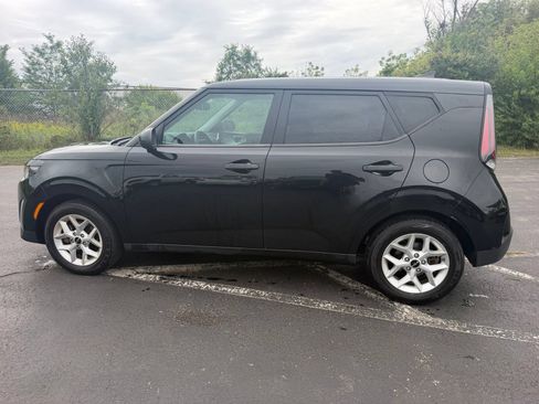 Used 2023 Kia Soul LX w/ Option Group 015 FWD image 10