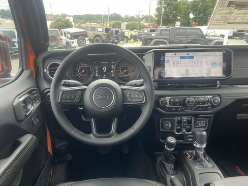 New 2025 Jeep Gladiator Sport w/ Premium Package AWD/4WD image 21