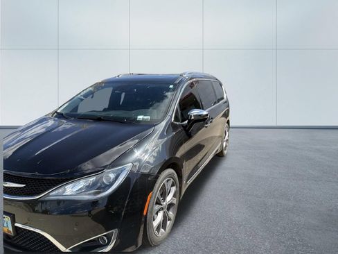 Used 2020 Chrysler Pacifica Limited FWD image 2