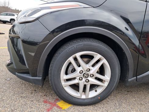 Used 2020 Toyota C-HR LE image 8