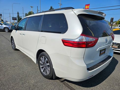 Used 2019 Toyota Sienna XLE w/ XLE Navigation Package AWD/4WD image 6