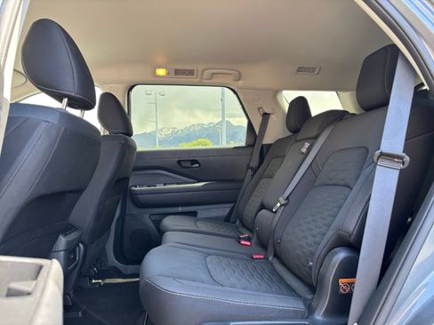 Used 2025 Nissan Pathfinder SV AWD/4WD image 28