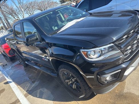 Certified 2022 Chevrolet Colorado Z71 w/ Z71 Midnight Edition image 2