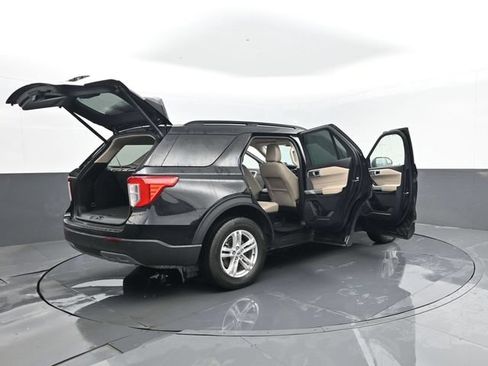 Used 2023 Ford Explorer XLT w/ Equipment Group 202A AWD/4WD image 32