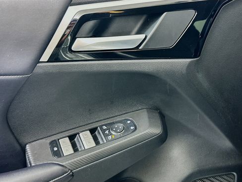 Used 2024 Mitsubishi Outlander SE image 15