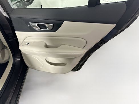 Used 2024 Volvo S60 B5 Plus image 30