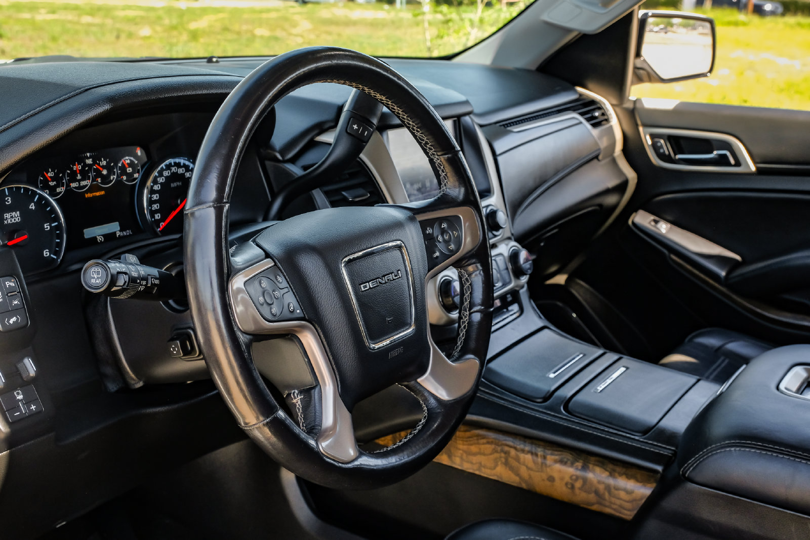 Used 2018 GMC Yukon Denali RWD image 17