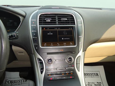 Used 2019 Lincoln Nautilus FWD image 15