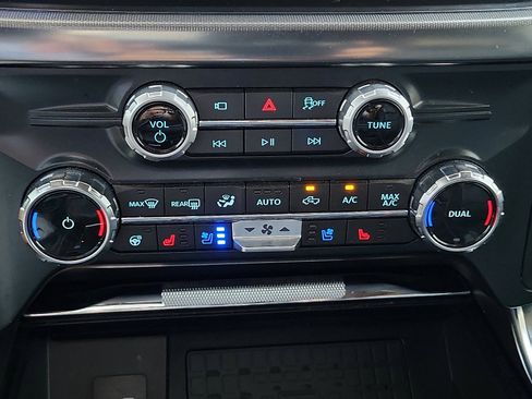 Used 2025 Ford F150 Raptor AWD/4WD image 15