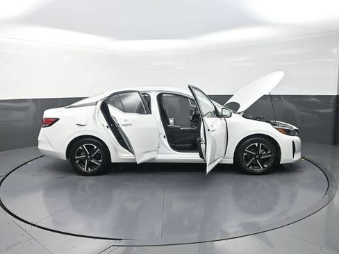 Used 2025 Nissan Sentra SV FWD image 46