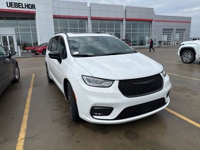 Used 2025 Chrysler Pacifica Limited