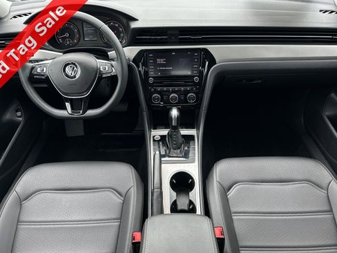 Certified 2022 Volkswagen Passat 2.0T SE image 14