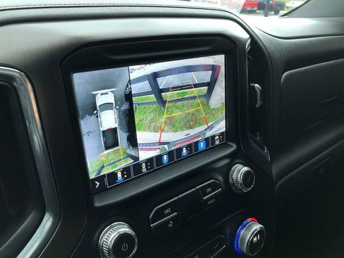 Used 2022 GMC Sierra 3500 AT4 w/ AT4 Preferred Package image 28