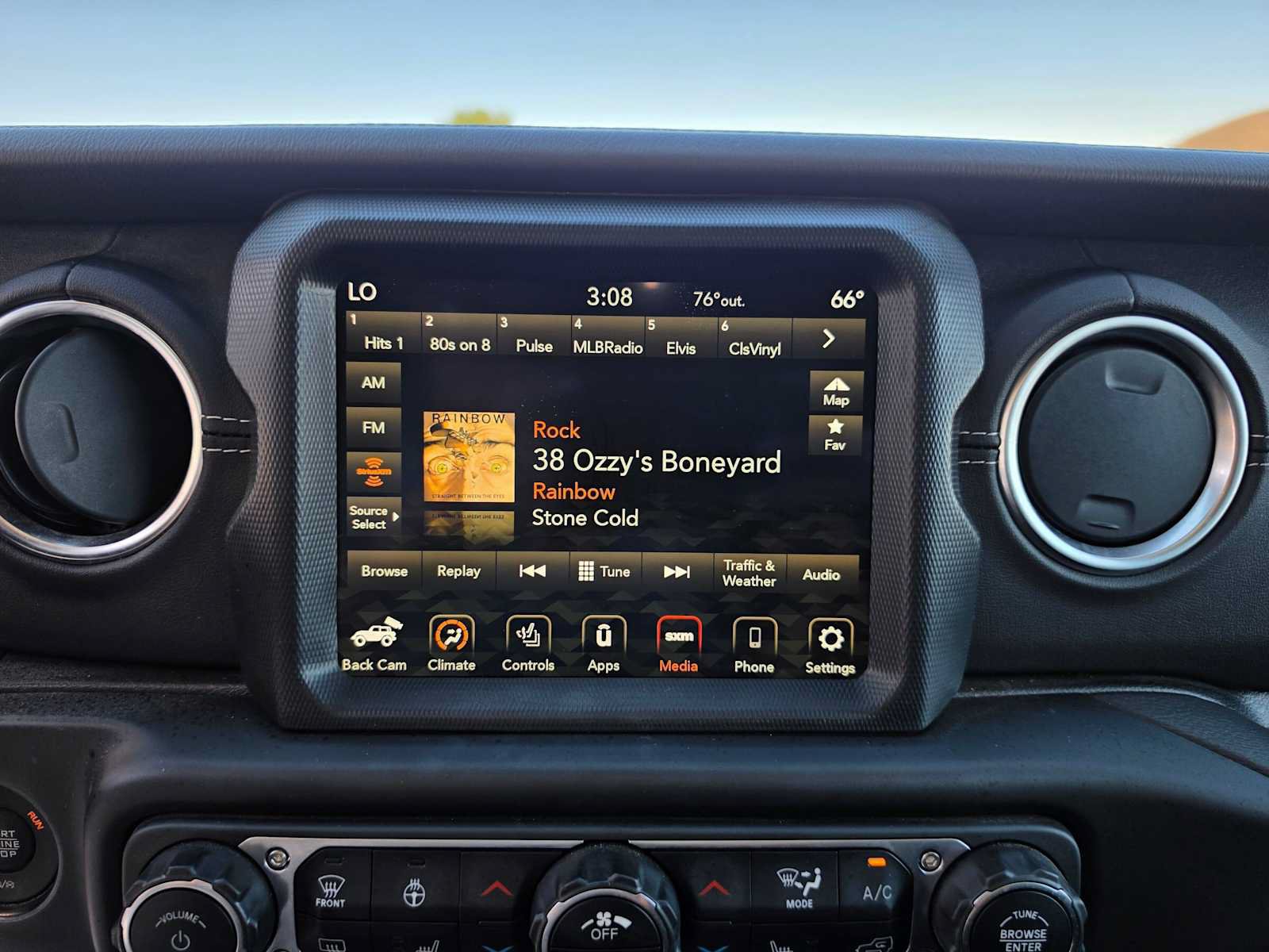 Used 2022 Jeep Wrangler Unlimited Sahara w/ Cold Weather Group AWD/4WD image 25
