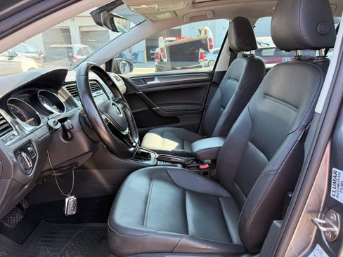 Used 2018 Volkswagen Golf SE FWD image 2