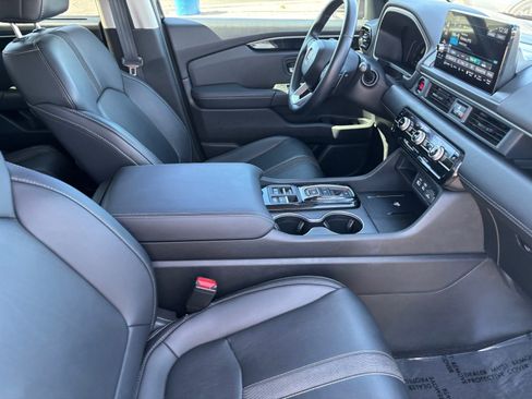 Used 2023 Honda Pilot Touring image 14