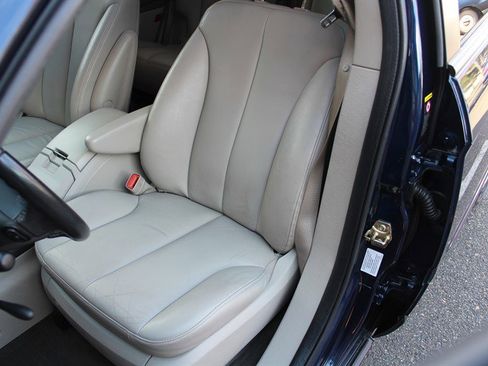 Used 2005 Chrysler Pacifica Touring image 17