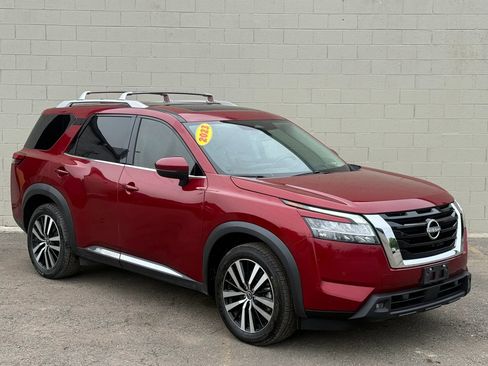 Used 2023 Nissan Pathfinder Platinum AWD/4WD image 17