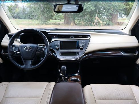 Used 2013 Toyota Avalon Limited image 16