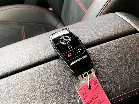 Used 2022 Mercedes-Benz GLB 35 AMG 4MATIC image 13