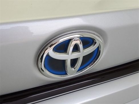 Used 2021 Toyota Corolla LE image 9