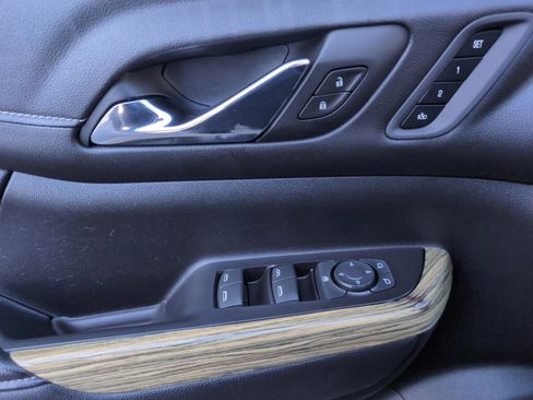 Used 2019 GMC Acadia Denali image 16