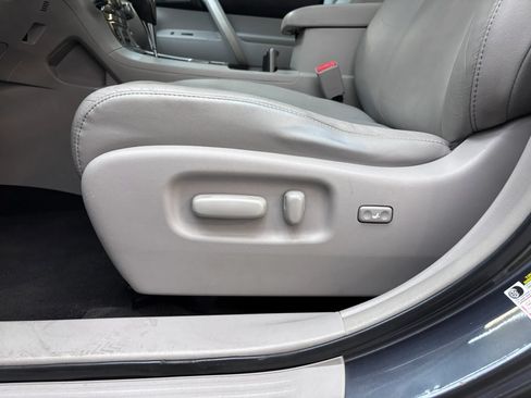 Used 2011 Toyota Highlander SE FWD image 10