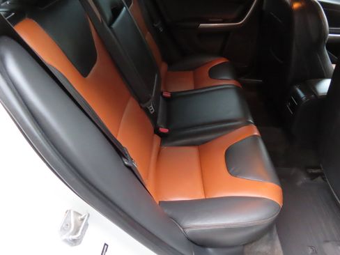 Used 2018 Volvo V60 T5 Cross Country w/ Convenience Package image 14