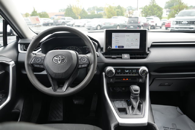 Used 2024 Toyota RAV4 XLE AWD/4WD image 18