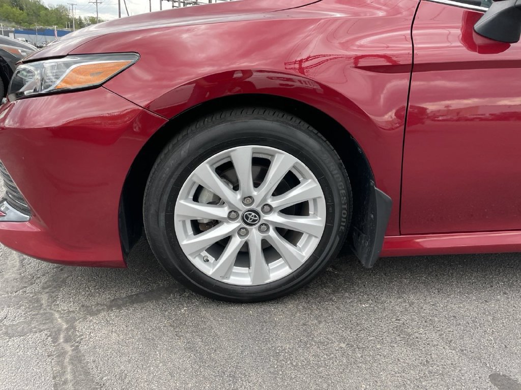 Used 2019 Toyota Camry LE FWD image 9