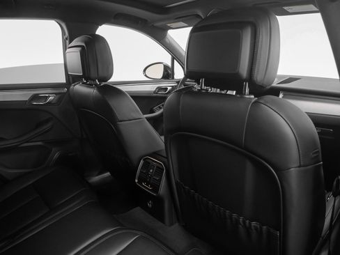 Used 2025 Porsche Macan image 22