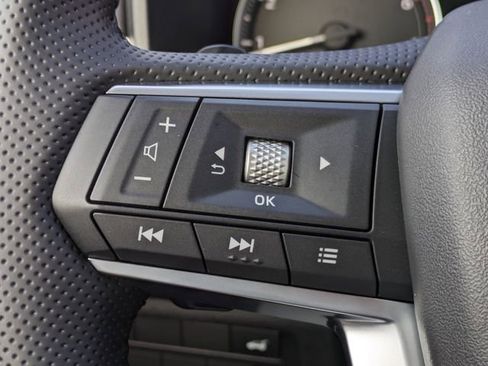 New 2025 Mitsubishi Outlander SE image 28