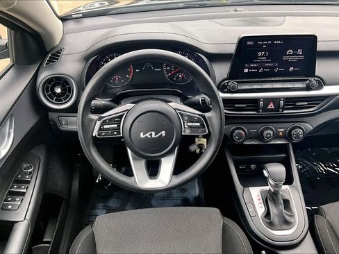 Used 2024 Kia Forte LXS image 6