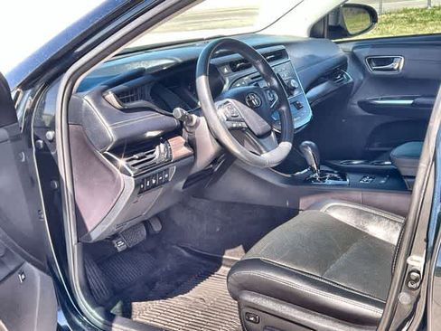 Used 2016 Toyota Avalon Limited image 3