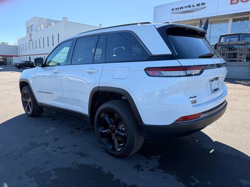 New 2026 Jeep Grand Cherokee Limited w/ Limited Altitude Package AWD/4WD image 4