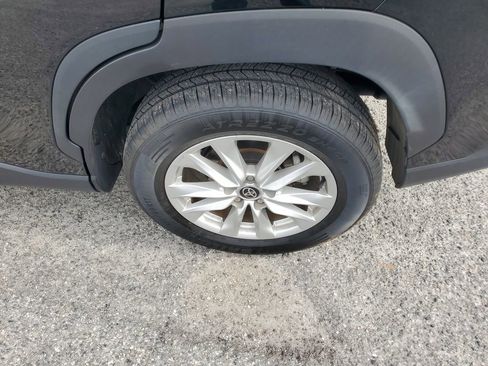 Used 2022 Toyota Corolla Cross LE image 7