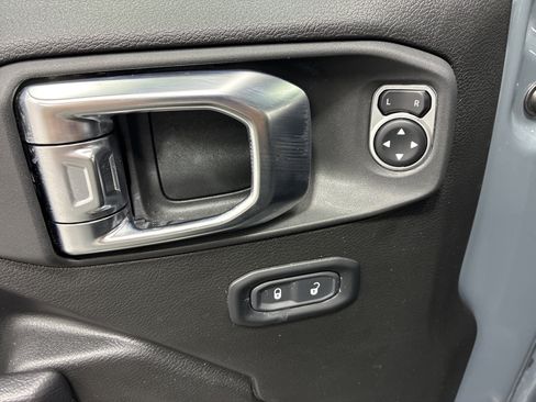 Certified 2025 Jeep Wrangler Sport AWD/4WD image 18