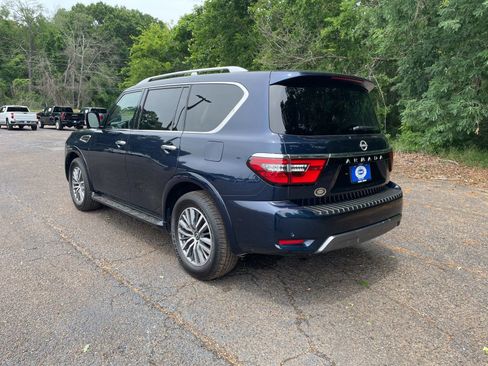 Used 2024 Nissan Armada SL w/ Captain's Chairs Package RWD image 3