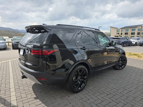 Certified 2025 Land Rover Discovery S image 5