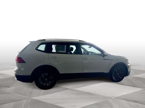 Certified 2022 Volkswagen Tiguan SE FWD image 9
