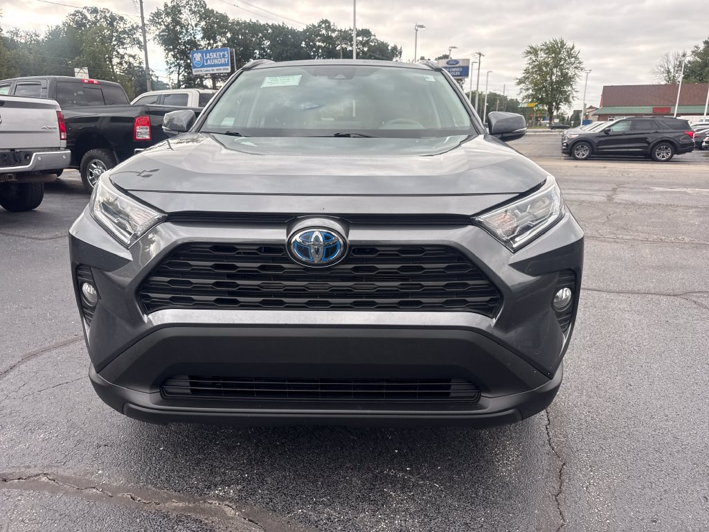 Used 2020 Toyota RAV4 XLE w/ Convenience Package AWD/4WD image 3