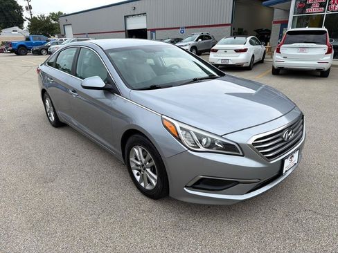 Used 2016 Hyundai Sonata SE FWD image 2