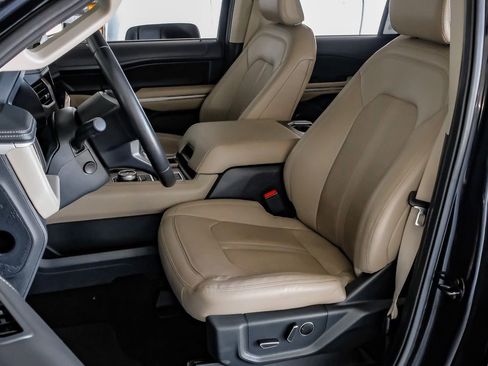 Used 2022 Ford Expedition Max Limited image 29