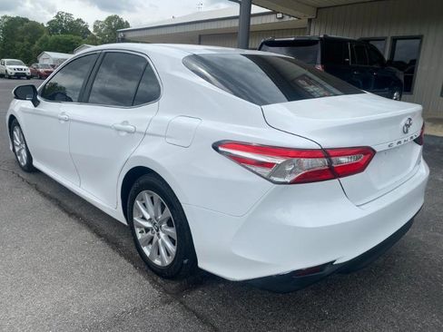 Used 2018 Toyota Camry LE image 3