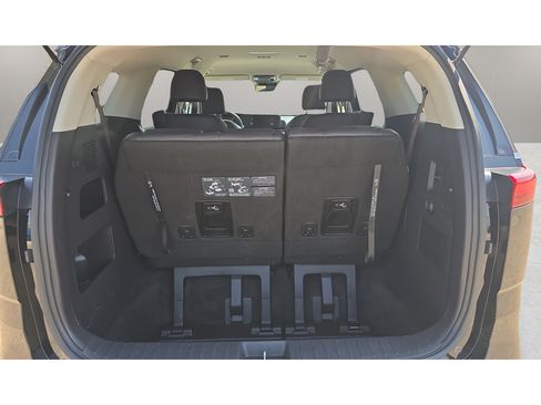 Used 2024 Kia Carnival LX FWD image 9