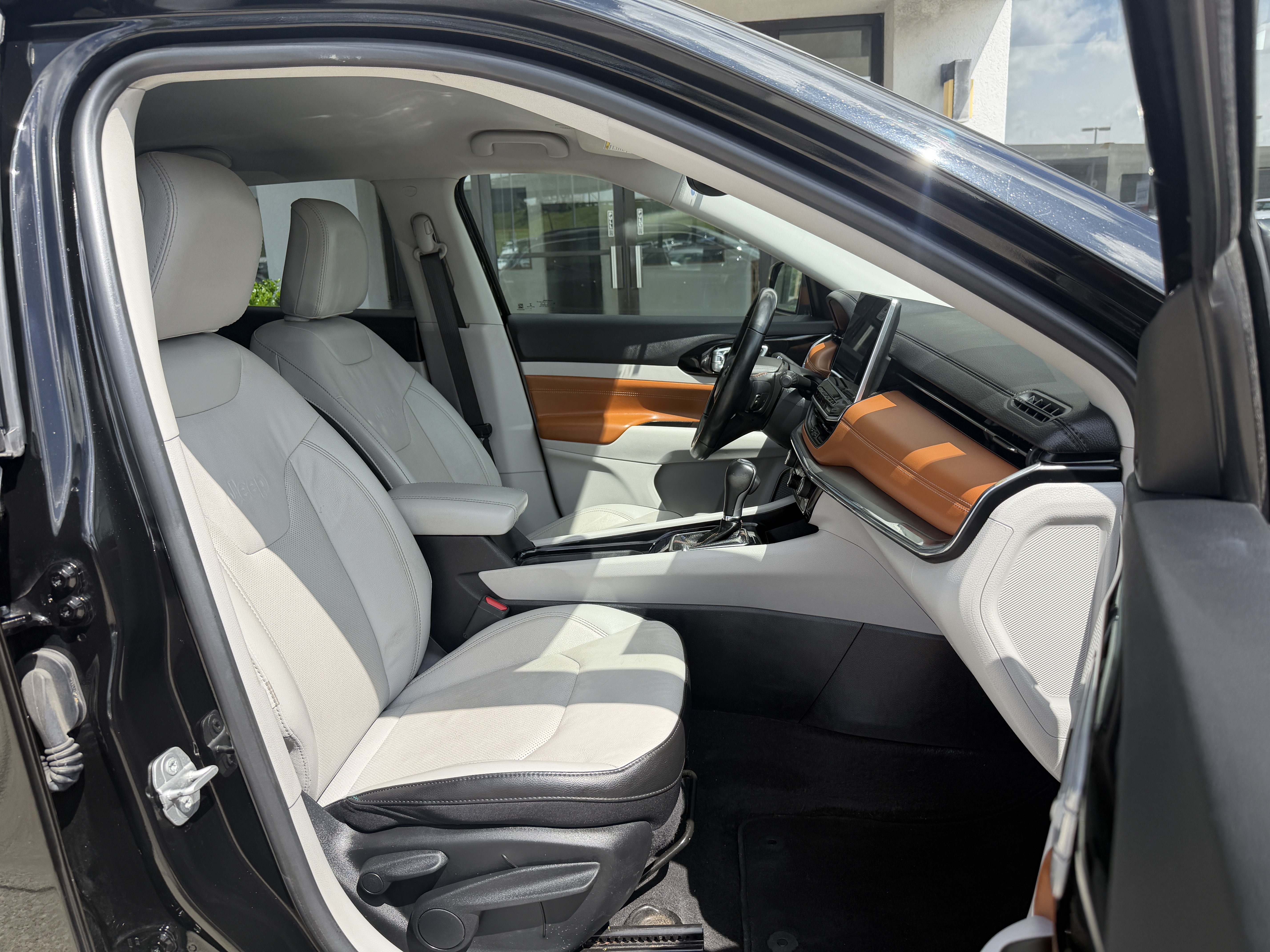 Used 2022 Jeep Compass Limited AWD/4WD image 23