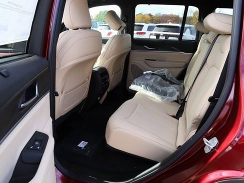 New 2025 Jeep Grand Cherokee Limited image 17