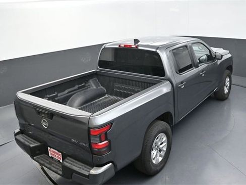 Used 2024 Nissan Frontier SV image 25
